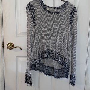 Gray/White Herringbone Pattern Sweater